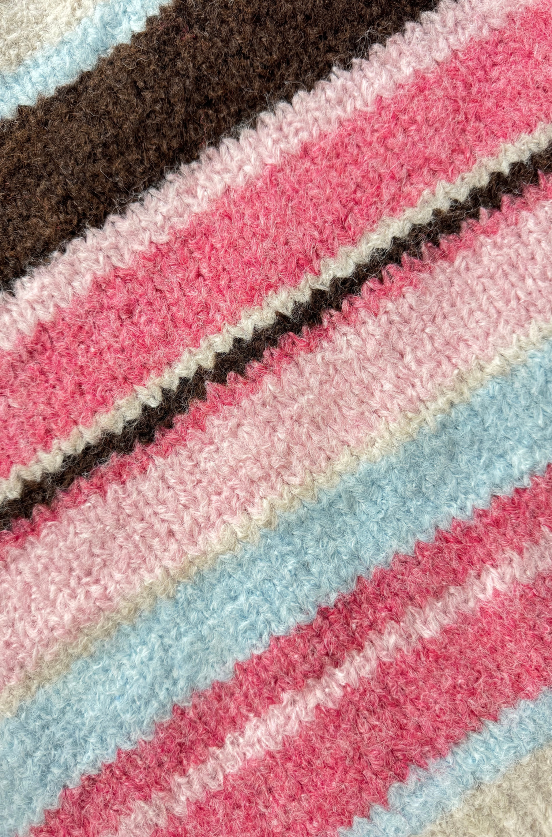 Kolorowy sweter w paski z bufiastymi rękawami i domieszką wełny PINK
